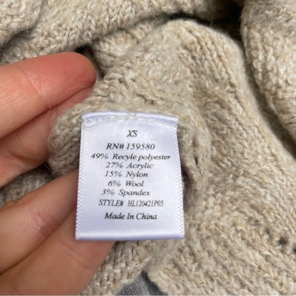 PINK LILY Women’s Tan Chevron Knit Oversized Sweater Size XS - Picture 11 of 11